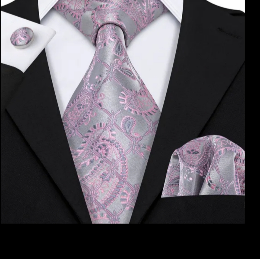 Men's Italian Silk Tie WITH Pocket Square AND cuff links.